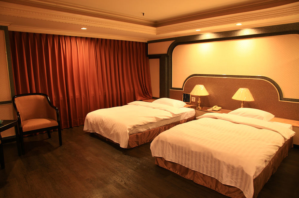 First Plaza Hotel Taichung Eksteriør billede