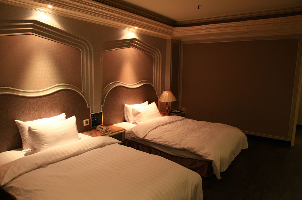 First Plaza Hotel Taichung Eksteriør billede