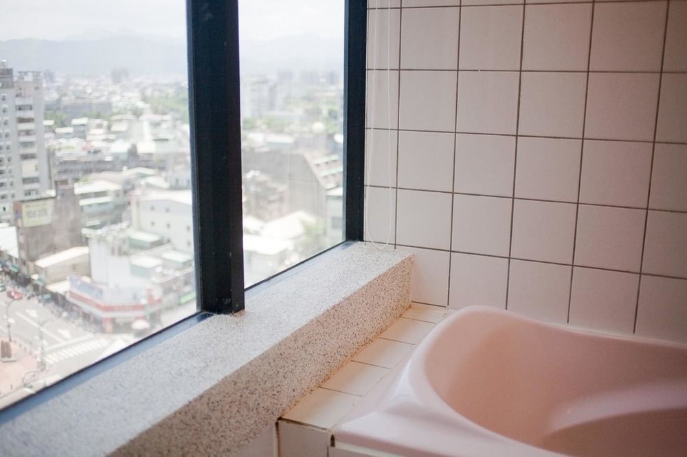 First Plaza Hotel Taichung Eksteriør billede