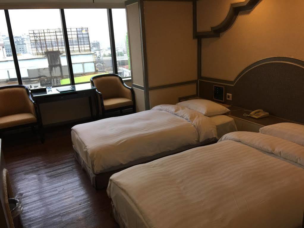 First Plaza Hotel Taichung Eksteriør billede