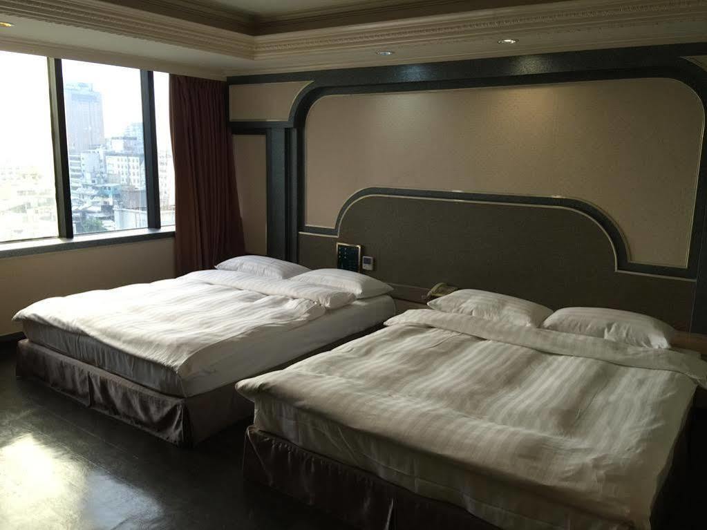 First Plaza Hotel Taichung Eksteriør billede