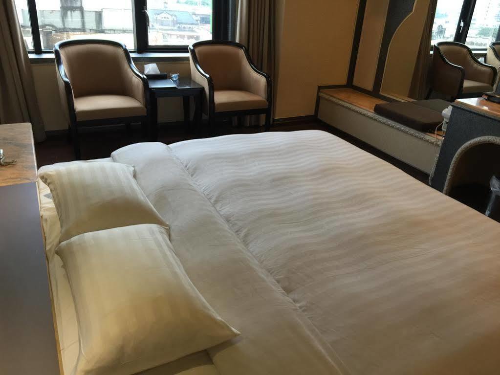 First Plaza Hotel Taichung Eksteriør billede