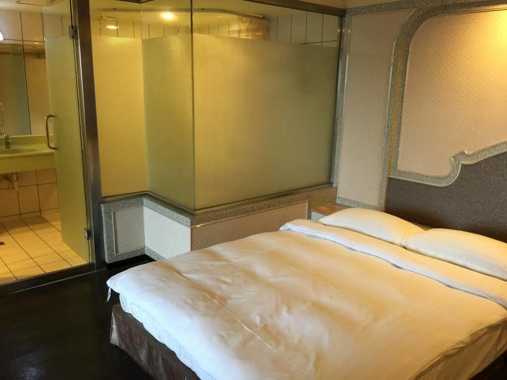 First Plaza Hotel Taichung Eksteriør billede