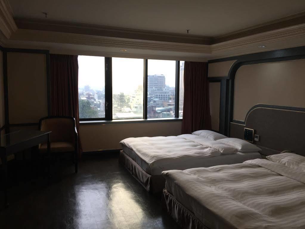 First Plaza Hotel Taichung Eksteriør billede