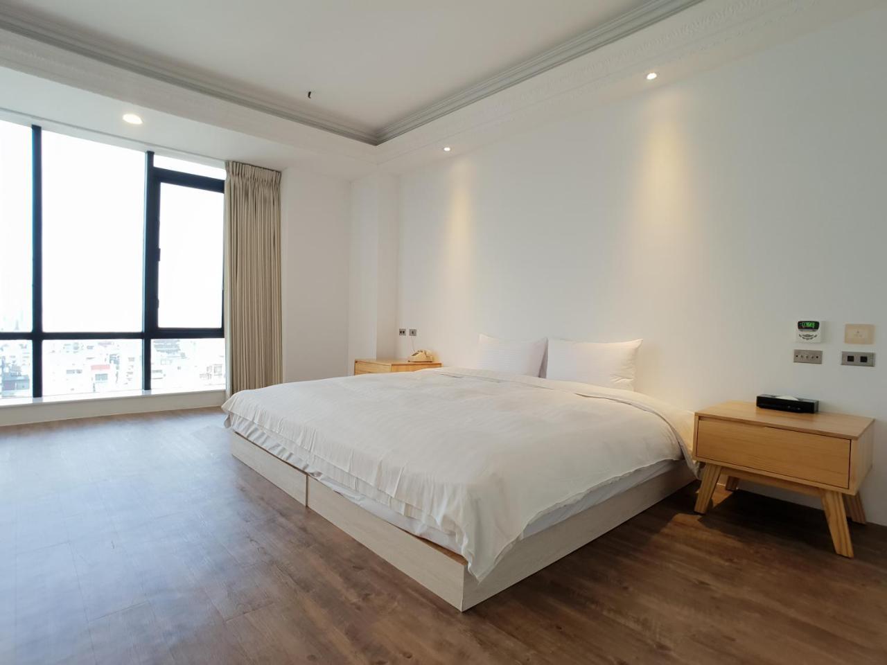 First Plaza Hotel Taichung Eksteriør billede