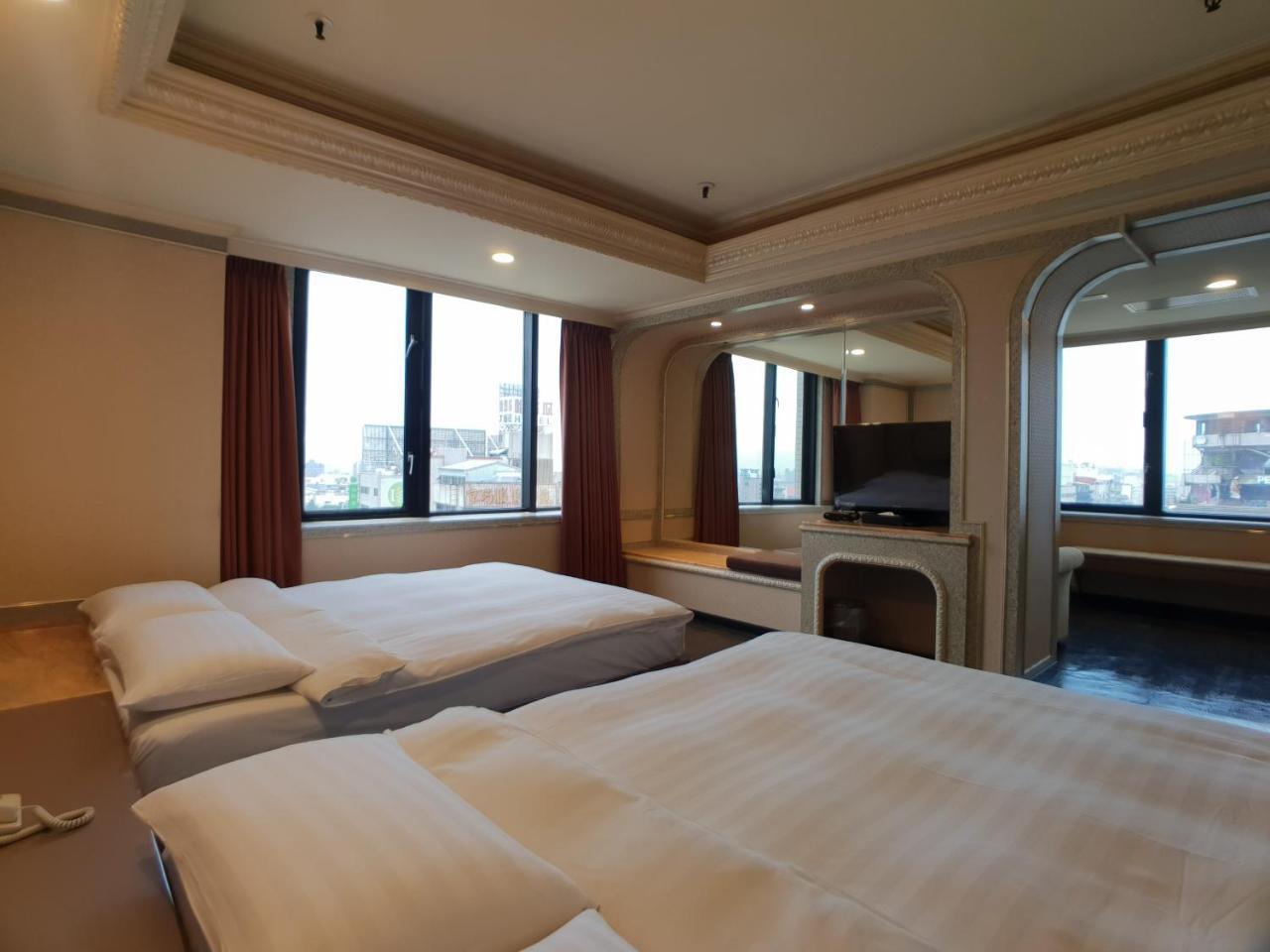 First Plaza Hotel Taichung Eksteriør billede