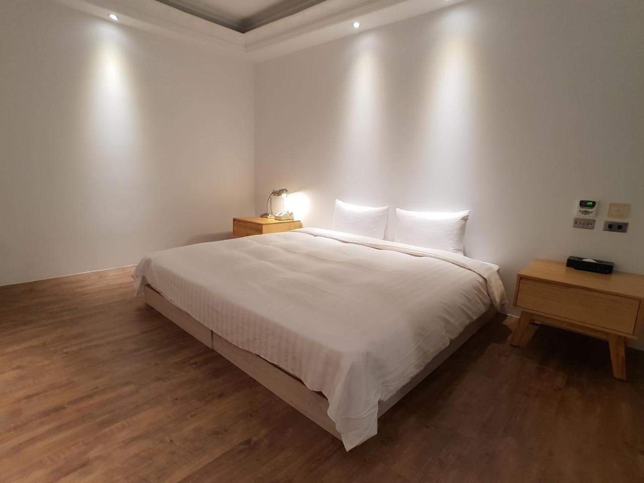First Plaza Hotel Taichung Eksteriør billede