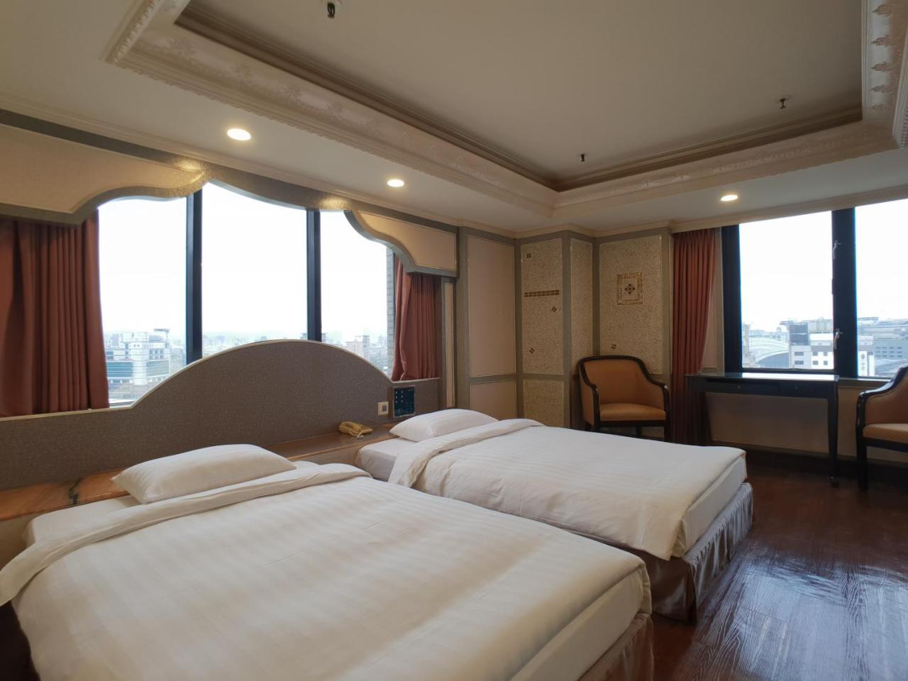 First Plaza Hotel Taichung Eksteriør billede