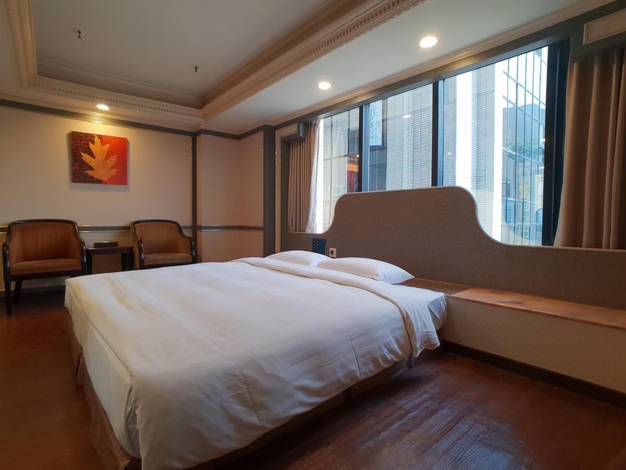 First Plaza Hotel Taichung Eksteriør billede