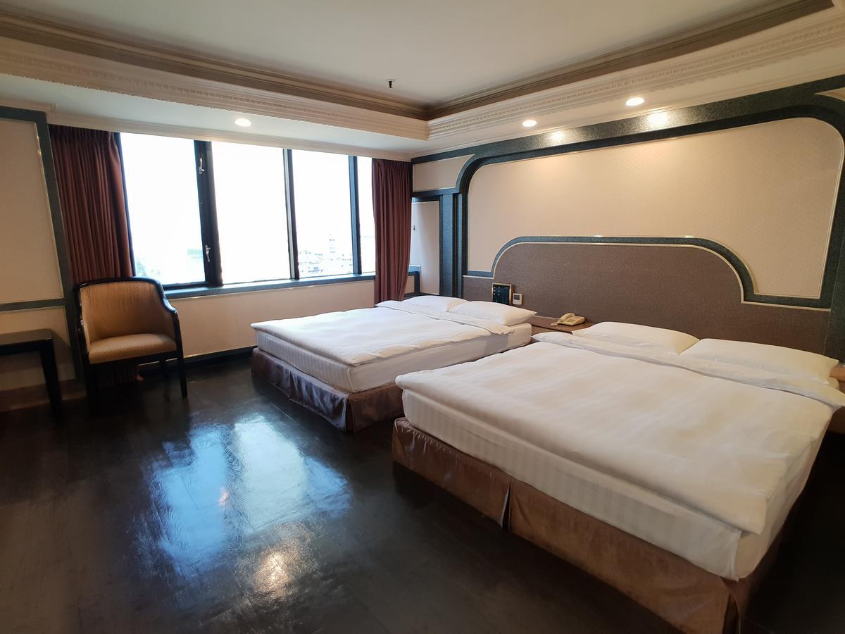 First Plaza Hotel Taichung Eksteriør billede