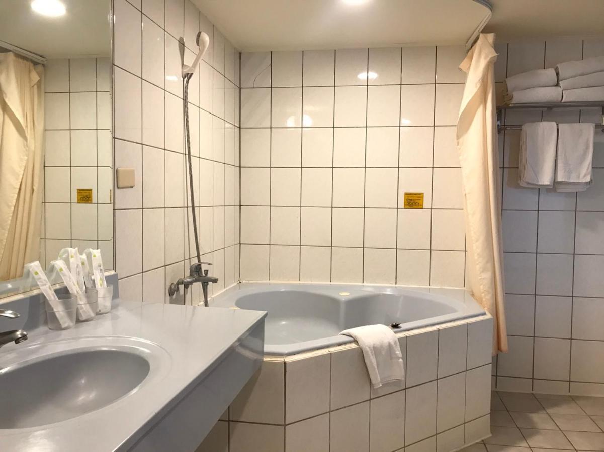 First Plaza Hotel Taichung Eksteriør billede