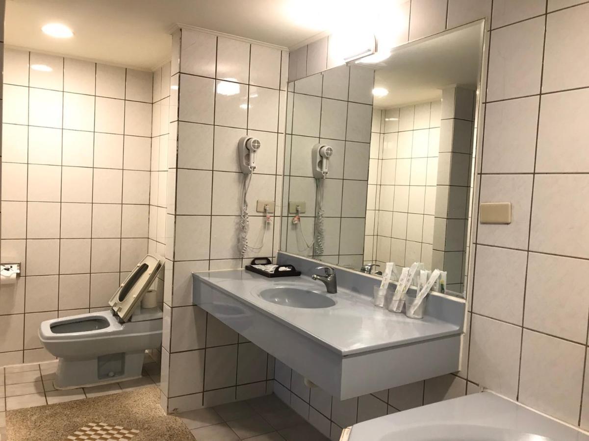 First Plaza Hotel Taichung Eksteriør billede